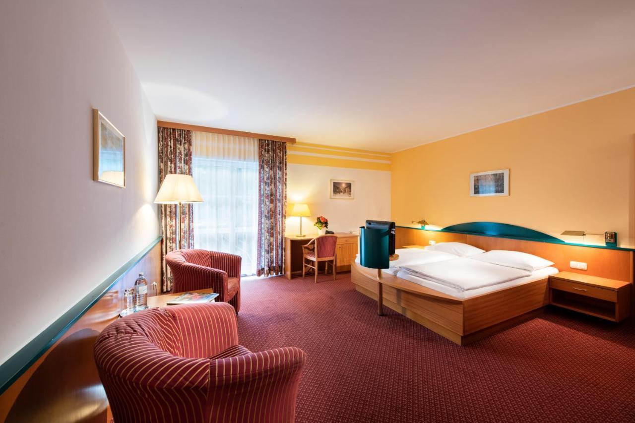 Parkhotel Zur Klause Bad Hall Exterior foto