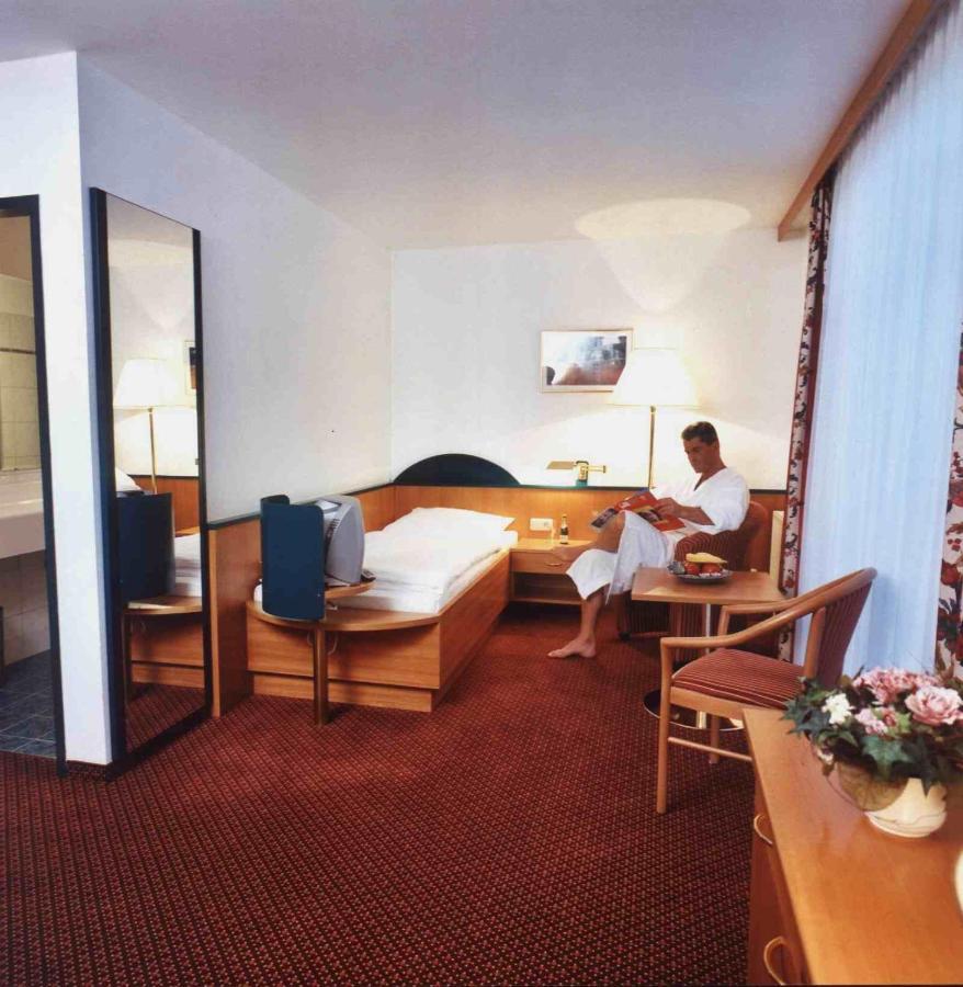 Parkhotel Zur Klause Bad Hall Exterior foto