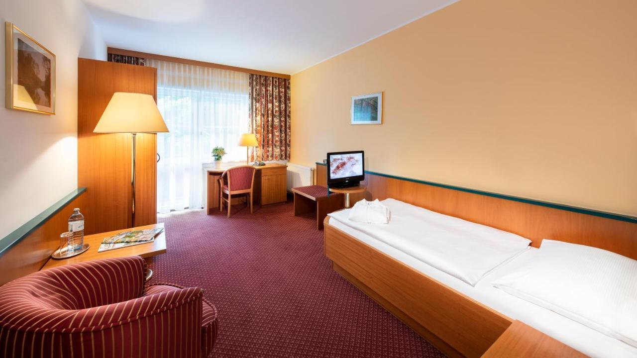 Parkhotel Zur Klause Bad Hall Exterior foto