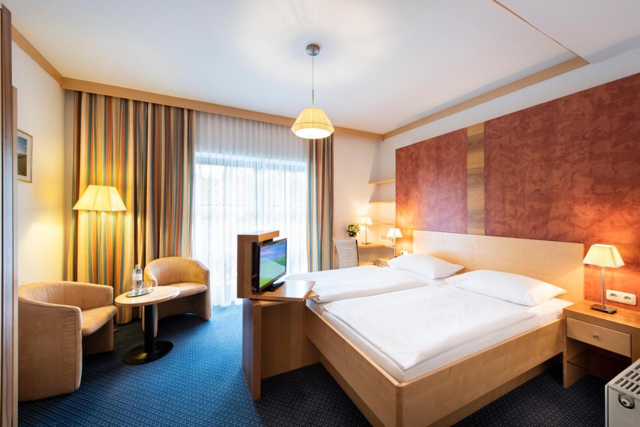 Parkhotel Zur Klause Bad Hall Exterior foto