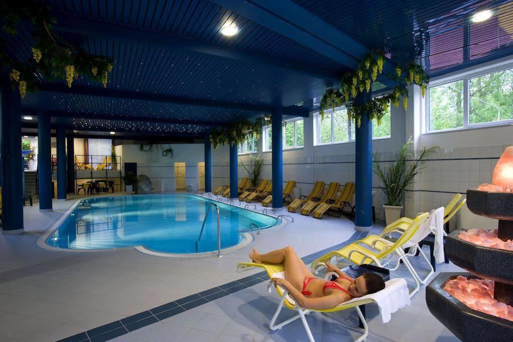 Parkhotel Zur Klause Bad Hall Exterior foto